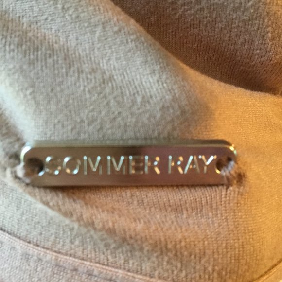 Sommer Ray open back t-shirt with wrap tie - Picture 3 of 5